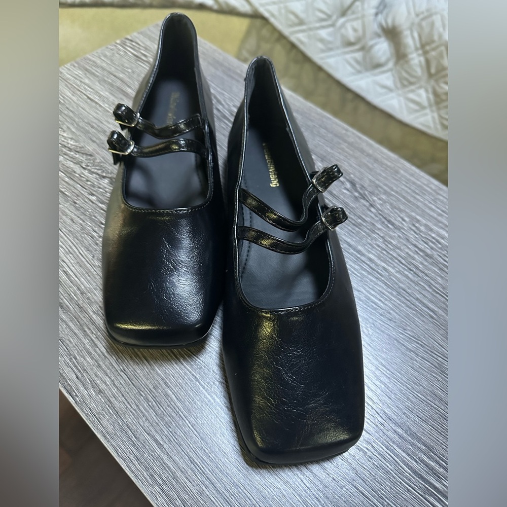 Square toe, double strap Mary Jane’s - Size 9